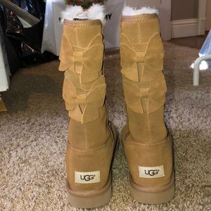UGGs Allegra Bow women’s sz 8